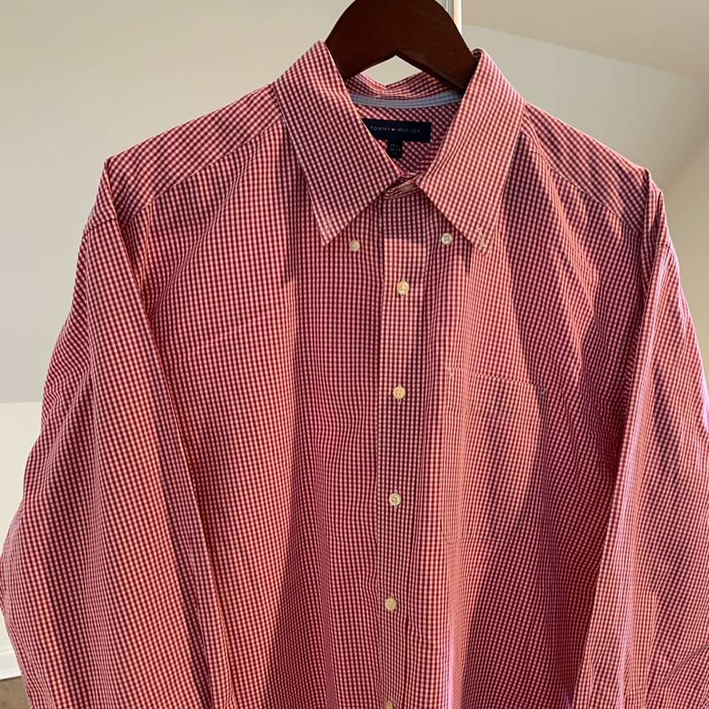 Tommy Hilfiger 100% Button down long sleeve dress shirt